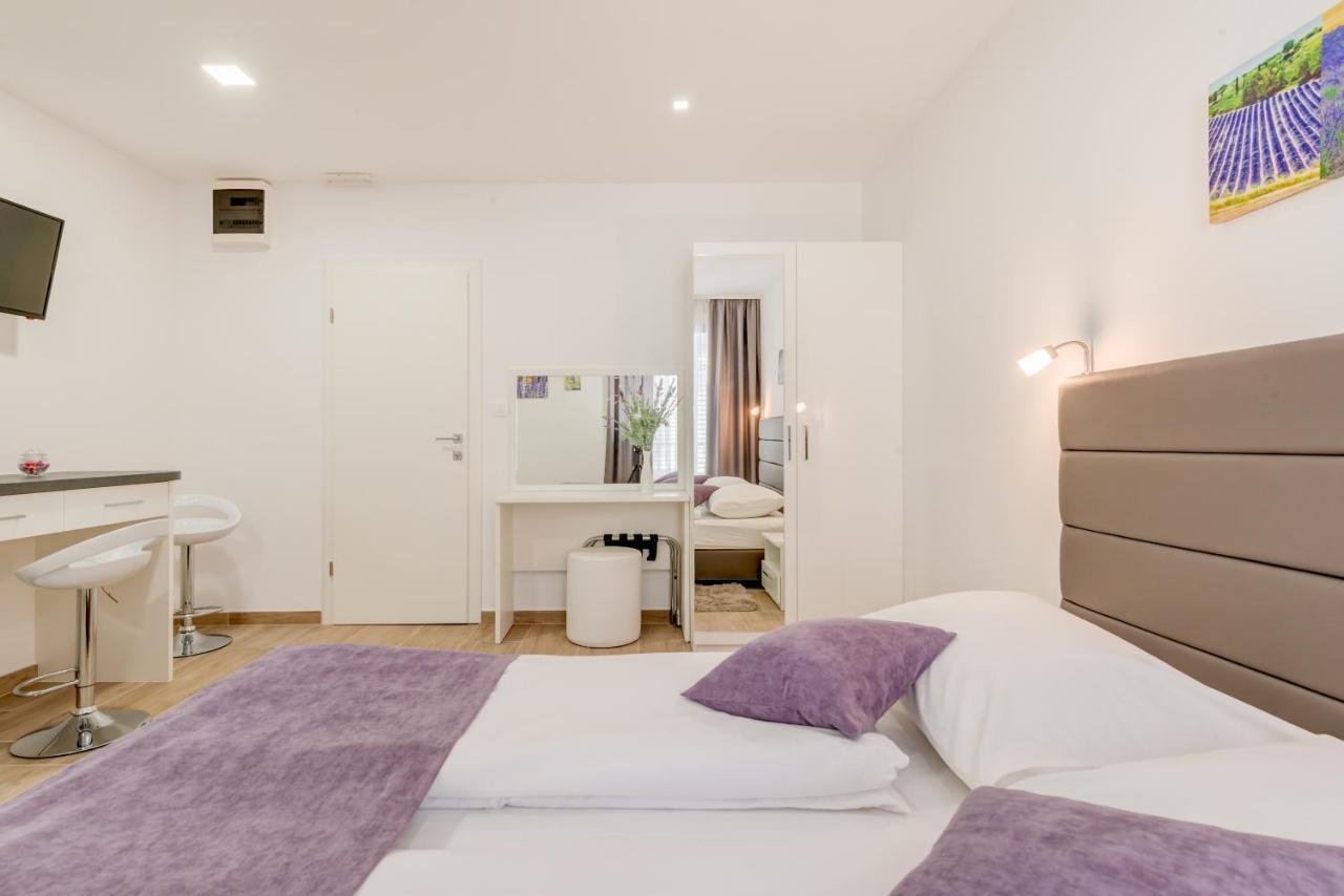 Apartments Villa Tudor 1 ฮวาร์ ภายนอก รูปภาพ